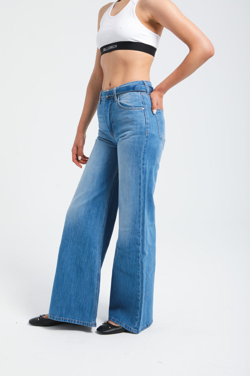 Pantalon large en denim avec ceinture à la taille