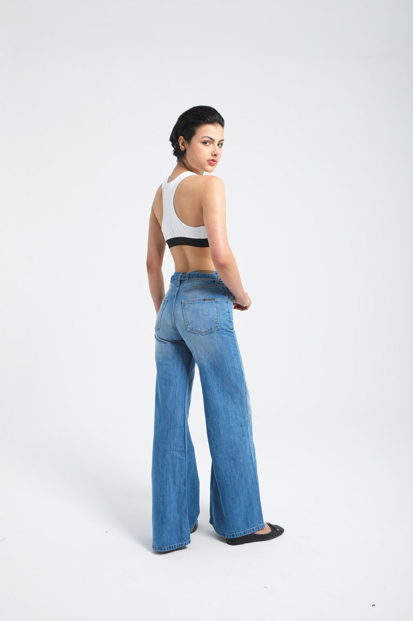 Pantalon large en denim avec ceinture à la taille