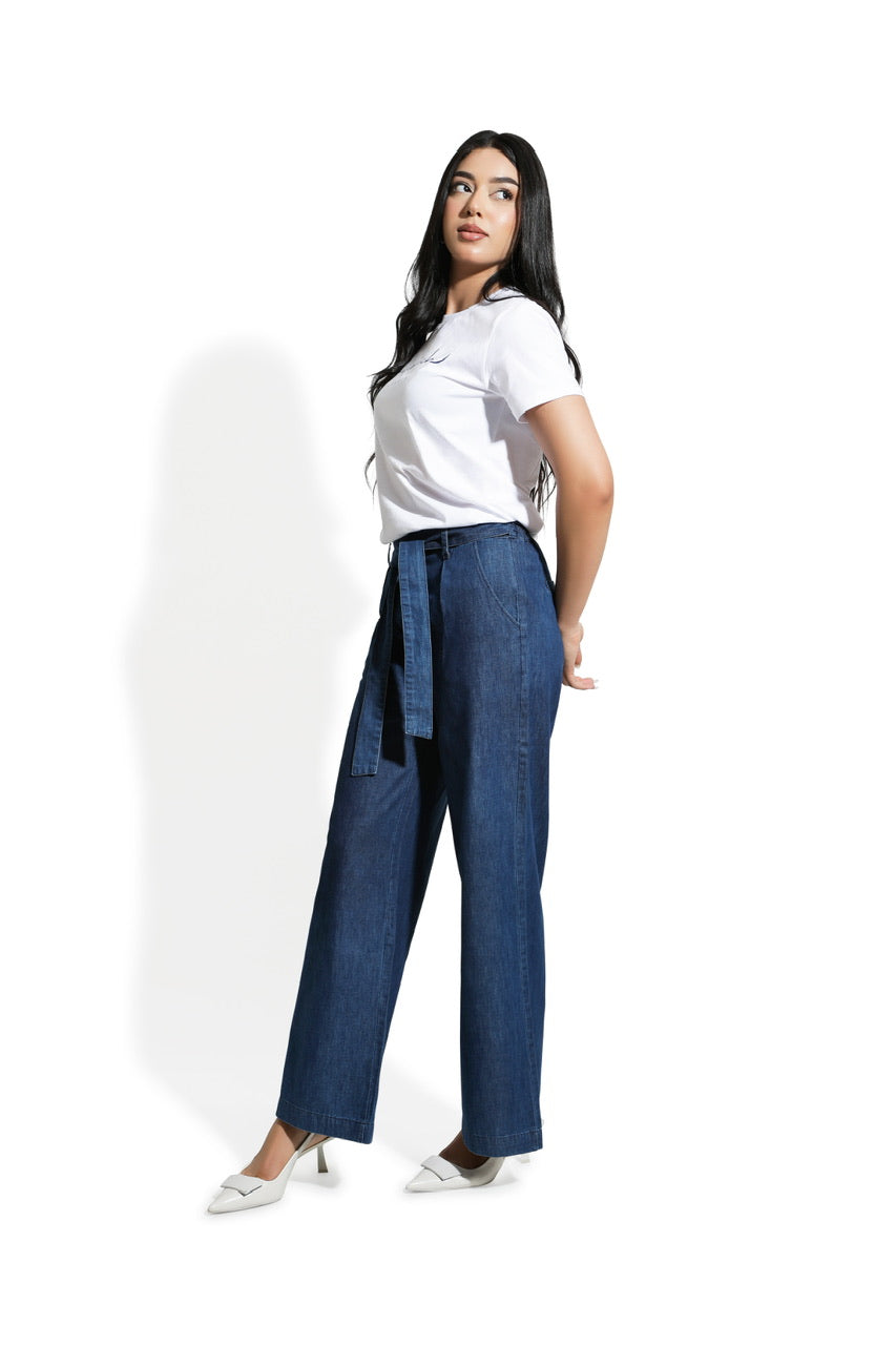 Pantalon large en denim avec ceinture à la taille