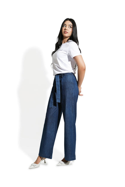Pantalon large en denim avec ceinture à la taille