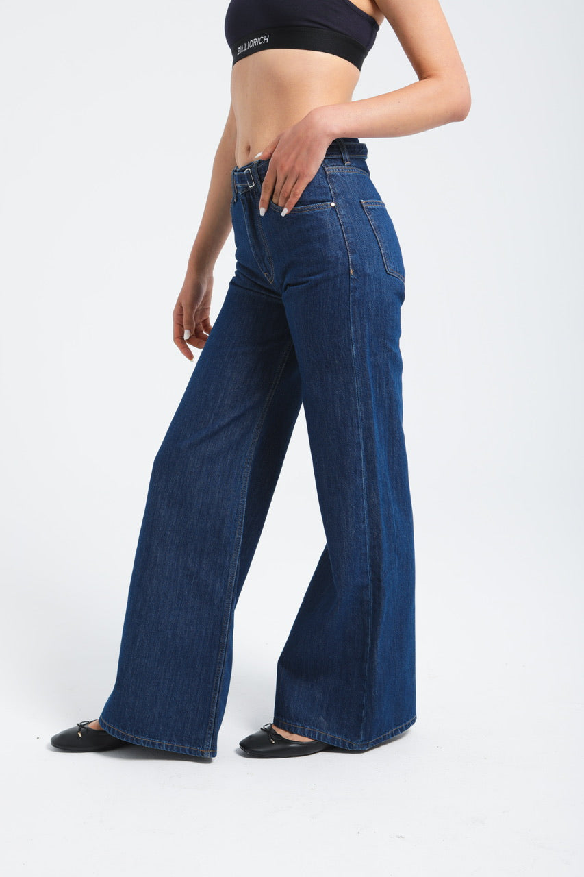 Pantalon large en denim avec ceinture à la taille