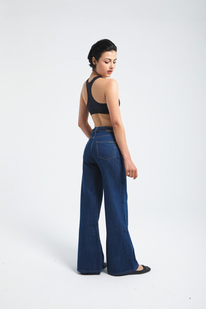 Pantalon large en denim avec ceinture à la taille