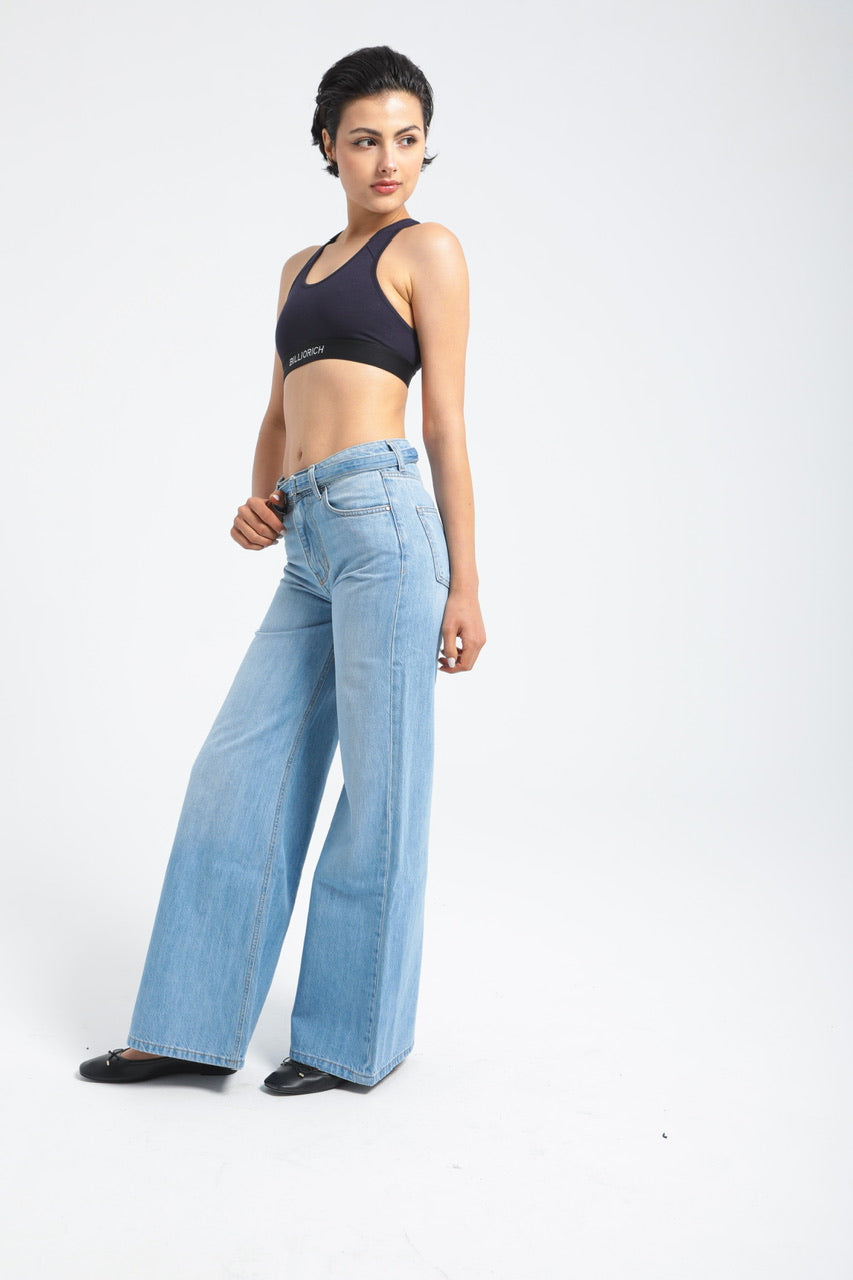 Pantalon large en denim avec ceinture à la taille