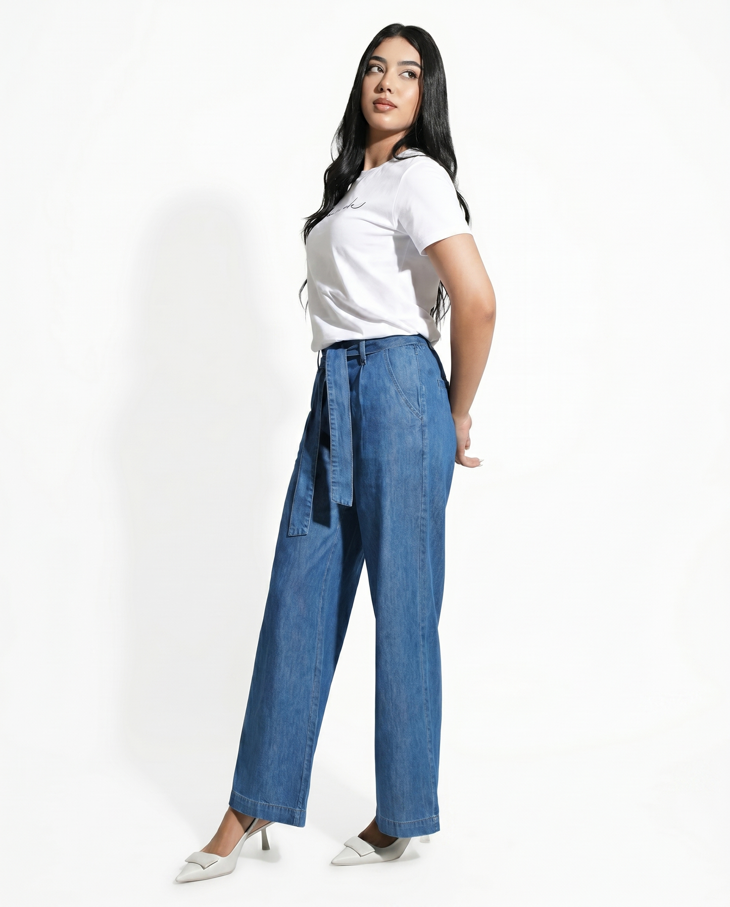 Pantalon large en denim avec ceinture à la taille