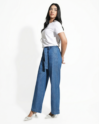 Pantalon large en denim avec ceinture à la taille
